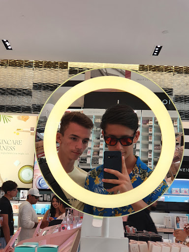 Cosmetics Store «SEPHORA», reviews and photos, 270 N Beverly Dr, Beverly Hills, CA 90210, USA