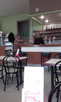 Atmosphère du Restaurant Bar Brasserie Tabac Le Longchamp à Thaon-les-Vosges - n°11
