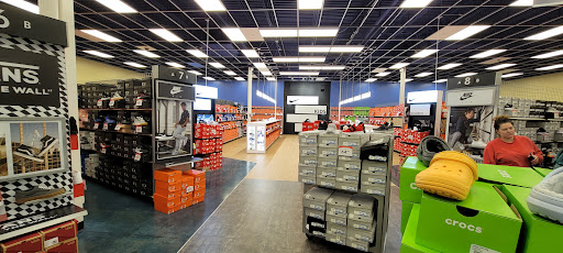 Shoe Store «Shoe Carnival», reviews and photos, 2105 N Prospect Ave, Champaign, IL 61822, USA