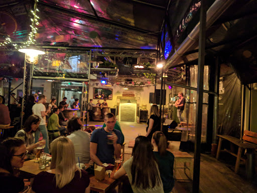 Bars with live music in Budapest