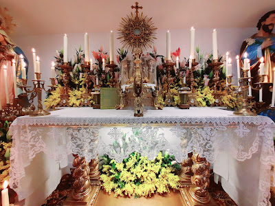 Saint Sacrifice de la Messe. Association Monastère du Saint Sacrement... Prieuré du Cœur Immaculé de Marie. à chassigny