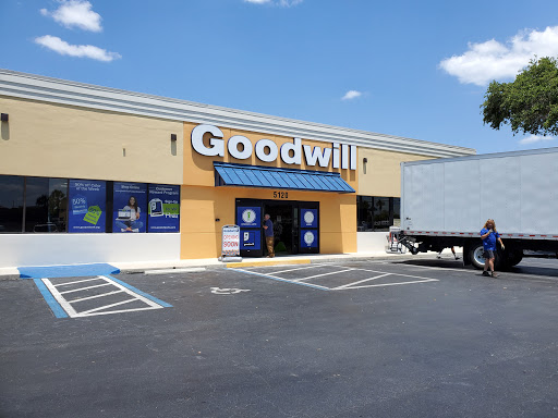 Thrift Store «Goodwill Retail & Donation Center», reviews and photos