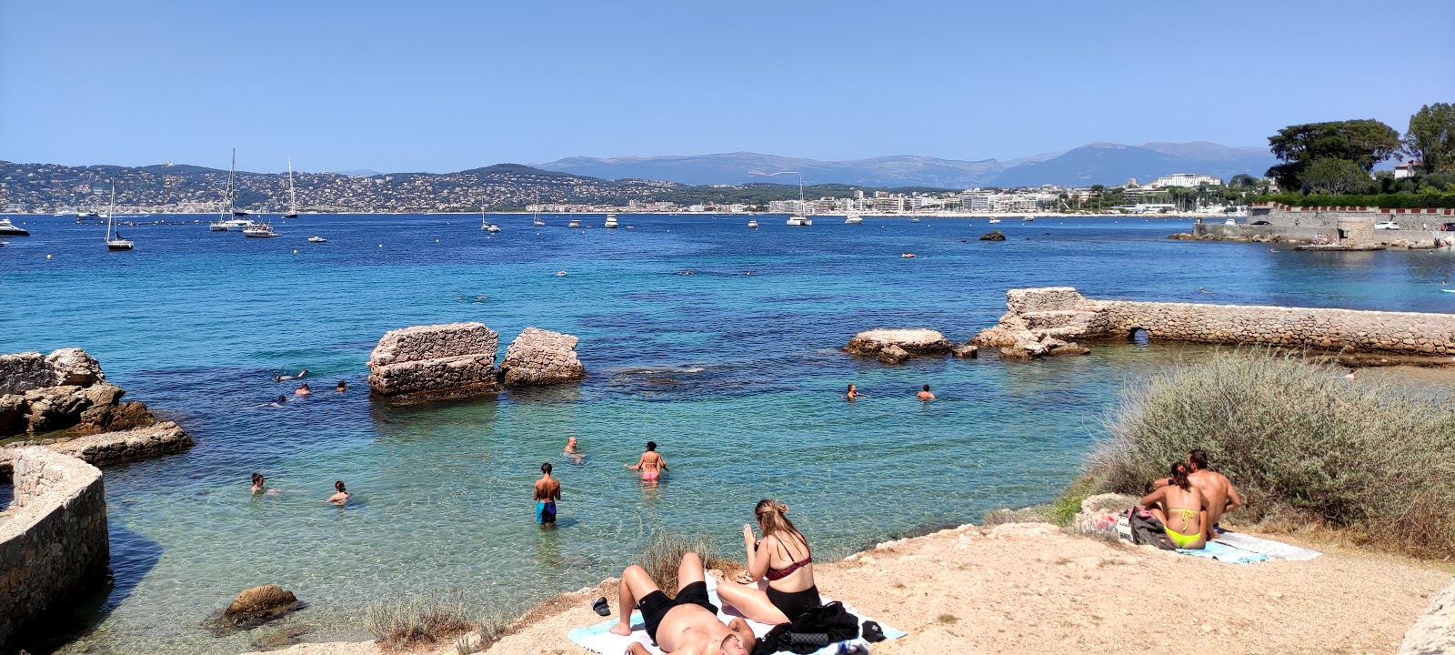 Plage du Port Mallet'in fotoğrafı düz bir kıyı şeridi ile birlikte