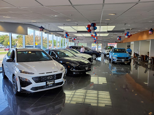 Nissan Dealer «John Amato Nissan», reviews and photos, 5200 N Port Washington Rd, Glendale, WI 53217, USA