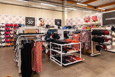 GEMO VALENCE - LES COULEURES Chaussures et Vêtements à Valence