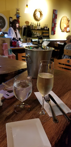 Wine Store «Santiam Wine Co», reviews and photos, 1555 12th St SE, Salem, OR 97302, USA