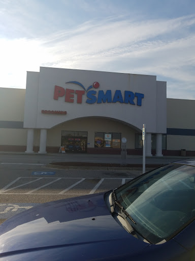 Pet Supply Store «PetSmart», reviews and photos, 2061 Skibo Rd, Fayetteville, NC 28314, USA