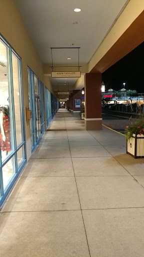 Outlet Mall «Tanger Outlet Riverhead», reviews and photos, 200 Tanger Mall Dr, Riverhead, NY 11901, USA