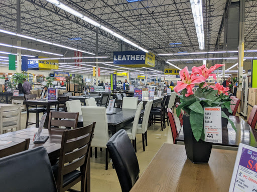 Outlet Store «Rooms To Go Outlet Furniture Store - Grand Prairie», reviews and photos, 2725 TX-360 #100, Grand Prairie, TX 75052, USA