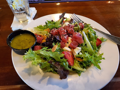 American Restaurant «The Waters Edge Lighthouse», reviews and photos, 2 Freemans Bridge Rd, Glenville, NY 12302, USA