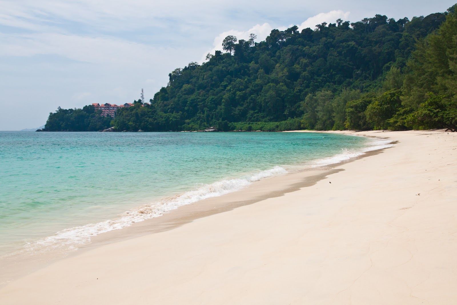 Photo of Pulau Tumuk Beach with gray sand surface