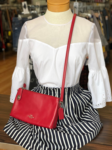 Consignment Shop «SecondHand Savvys», reviews and photos, 210 S Kings Ave, Brandon, FL 33511, USA