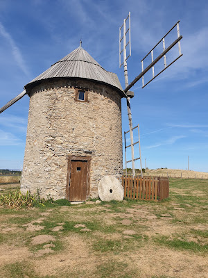 Sur le plateau d'Ally : mine, moulins et éoliennes à visiter... à Ally