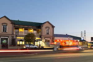 The Racecourse Hotel & Motor Lodge
