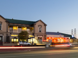 The Racecourse Hotel & Motor Lodge