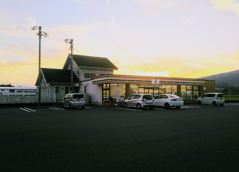 セブンイレブン 桑名多度下野代店駐車場