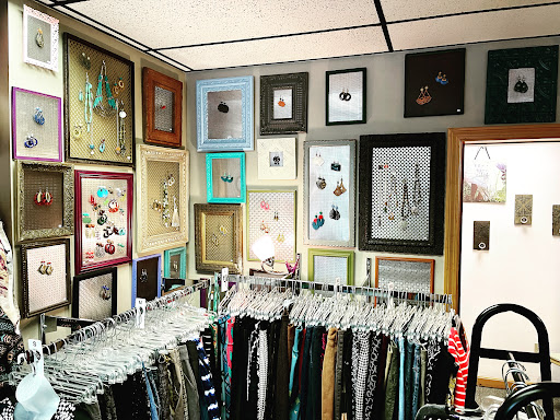 Boutique «Everchanging Seasons Consignment Boutique», reviews and photos, 710 Forest Ave, Portland, ME 04103, USA