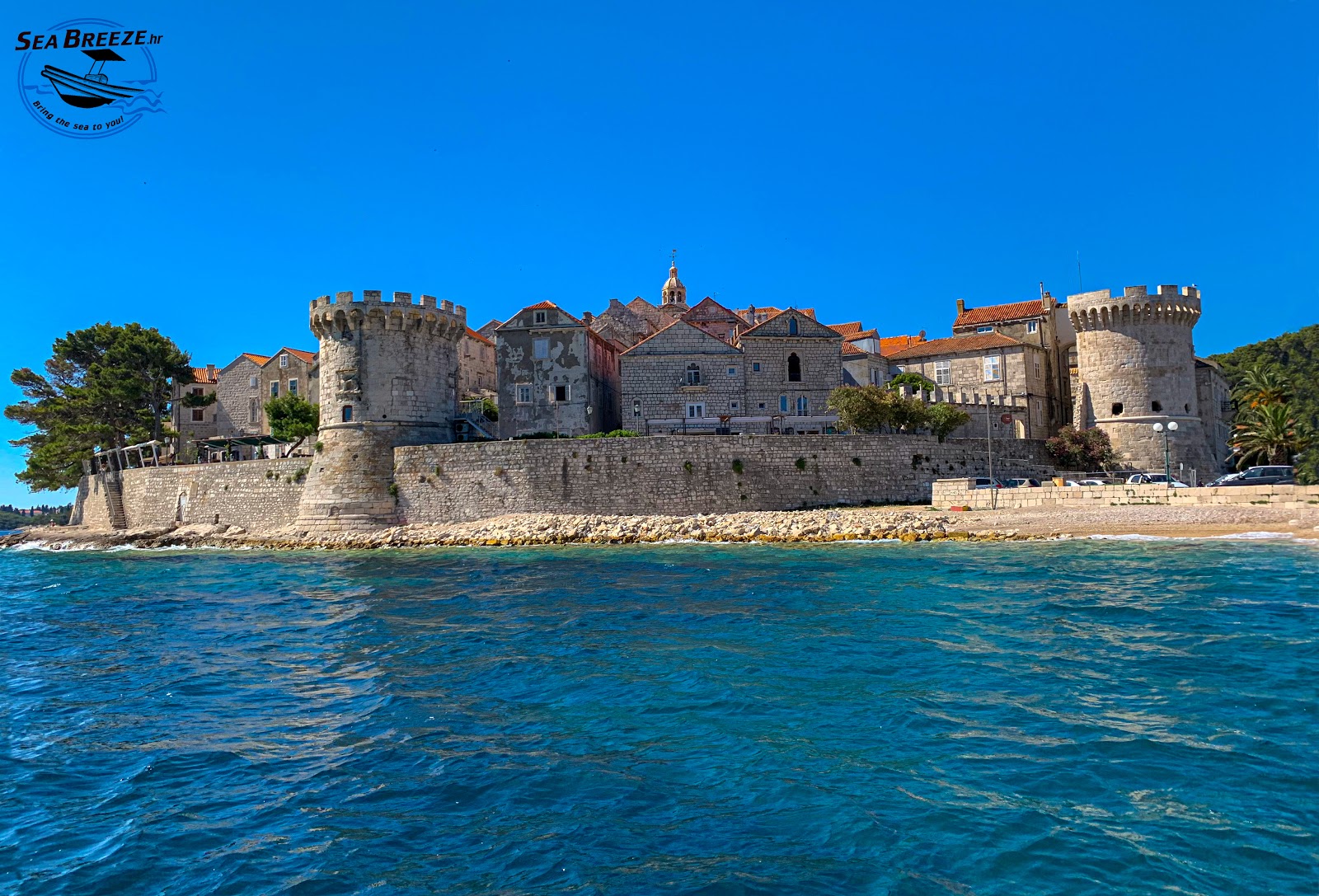 Foto de Zakerjan Zrnovo beach com praia direta