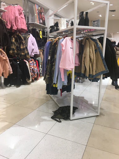 Clothing Store «Forever 21», reviews and photos, 757 Spectrum Center Dr, Irvine, CA 92618, USA