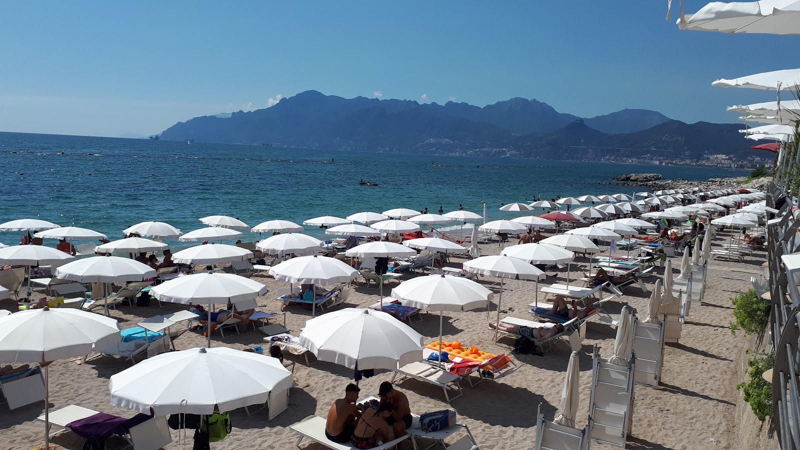 Foto av Salerno Stranden och bosättningen
