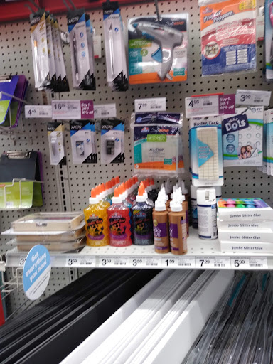 Office Supply Store «Staples», reviews and photos, 17410 Mack Ave, Grosse Pointe, MI 48230, USA