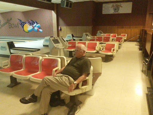 Bowling Alley «Executive Strike & Spare Family Fun Center», reviews and photos, 911 Phillips Ln, Louisville, KY 40209, USA
