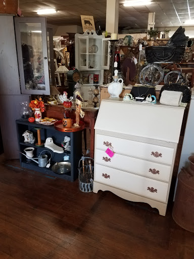 Antique Store «Rancho Coop», reviews and photos, 5685 Main St, Oakley, CA 94561, USA