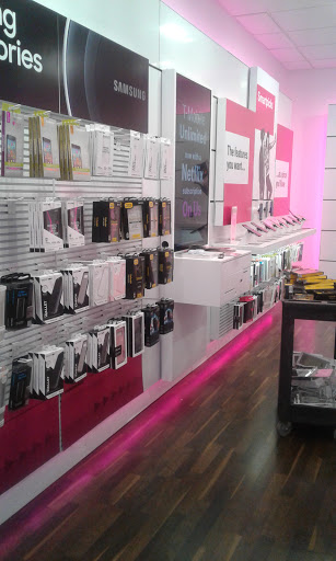 Cell Phone Store «T-Mobile», reviews and photos, 33 E Colorado Blvd, Pasadena, CA 91105, USA