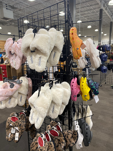 Shoe Store «DSW Designer Shoe Warehouse», reviews and photos, 19135 Biscayne Blvd, Aventura, FL 33180, USA