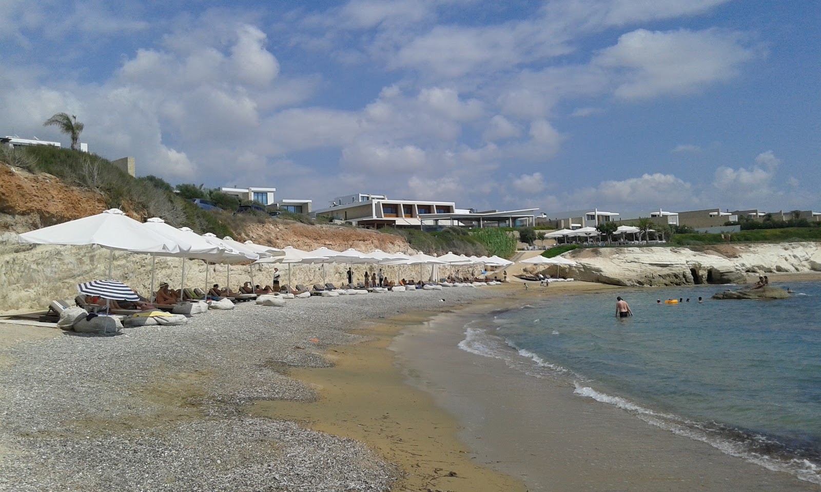 Foto von Kafizis beach mit viele kleine buchten