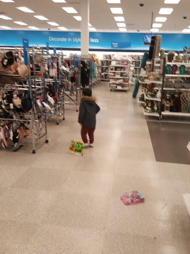 Clothing Store «Ross Dress for Less», reviews and photos, 7065 Cermak Rd, Berwyn, IL 60402, USA