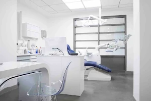 Chirurgien Dentiste - Orthodontiste - Issy Les Moulineaux image