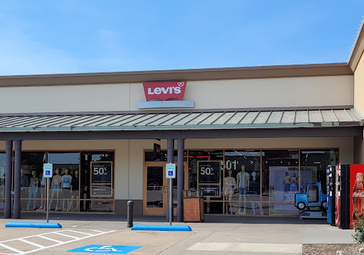 Clothing Store «Levi’s® Outlet Store at Allen Premium Outlets», reviews and photos, 820 W Stacy Rd, Allen, TX 75013, USA