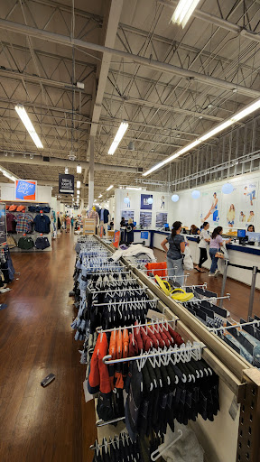 Clothing Store «Gap Outlet», reviews and photos, 12801 W Sunrise Blvd, Sunrise, FL 33323, USA