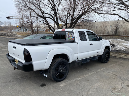 Auto Body Shop «Thomas Auto Body & Collision», reviews and photos, 5170 W Broadway Ave, Minneapolis, MN 55429, USA