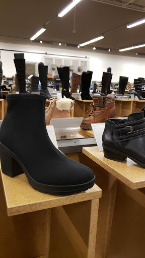 Stores to buy women's black boots Hartford