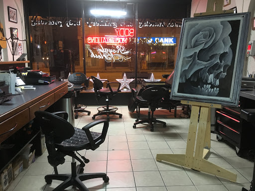 Tattoo Shop «Royal Flesh Tattoo and Piercing», reviews and photos, 4005 N Broadway St, Chicago, IL 60613, USA