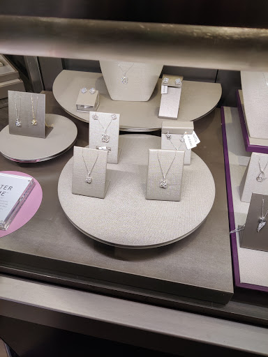 Jewelry Store «Kay Jewelers», reviews and photos, Kay Jewelers, 12000 SE 82nd Ave #2084, Happy Valley, OR 97086, USA
