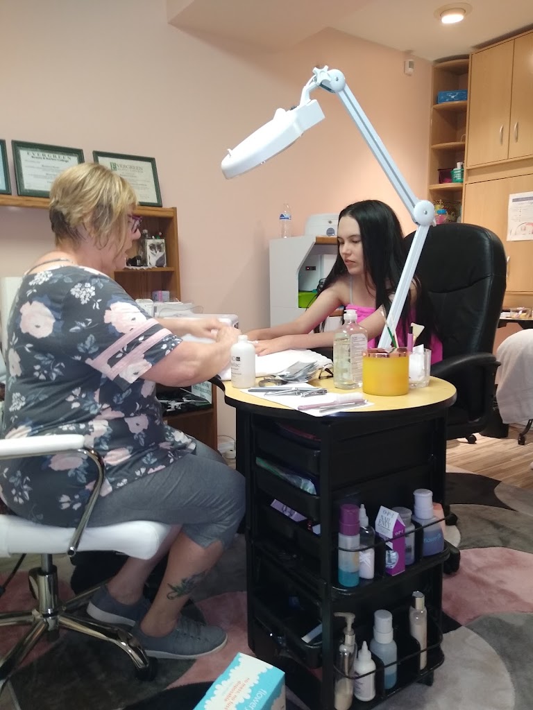 Mashelle's Nail Salon & Skincare Clinique 98294
