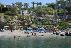Geropotamos beach III'in fotoğrafı küçük koy ile birlikte