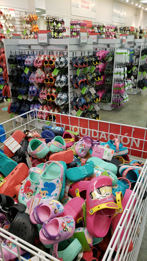 Shoe Store «Crocs», reviews and photos, 15715 S Apopka Vineland Rd, Orlando, FL 32821, USA