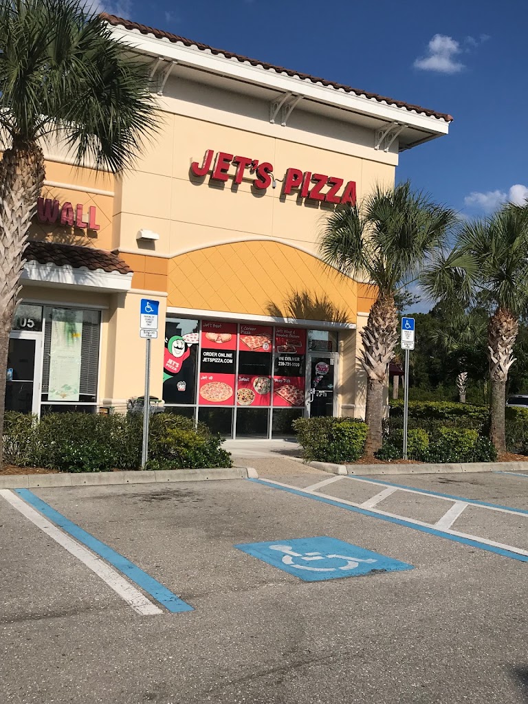 Jet's Pizza 33903