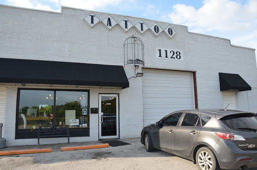 Tattoo Shop «No Egrets Tattoo Studios», reviews and photos, 1128 College St, Clarksville, TN 37040, USA