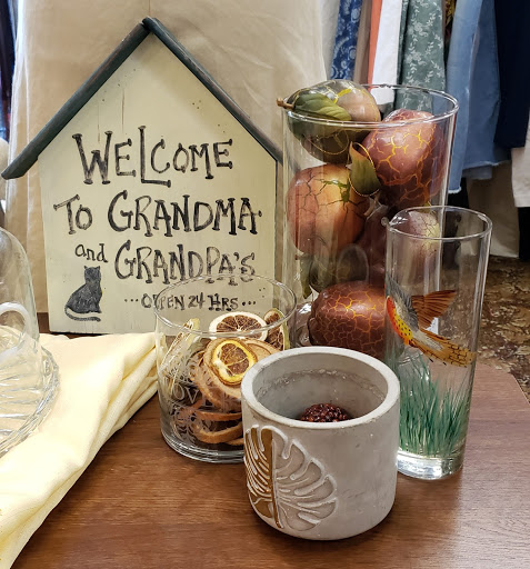 Thrift Store «Hand to Hand Thrift Store», reviews and photos, 785 Terryville Ave, Bristol, CT 06010, USA