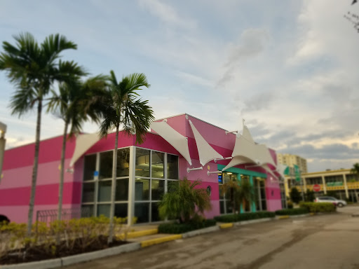 Thrift Store «Out of the Closet - Fort Lauderdale», reviews and photos, 1785 E Sunrise Blvd, Fort Lauderdale, FL 33304, USA