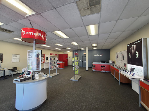 Cell Phone Store «Russell Cellular, Verizon Authorized Retailer», reviews and photos, 854 W Main St, New Holland, PA 17557, USA