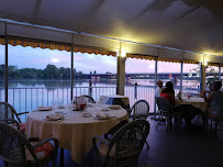 Atmosphère du Restaurant Le Bord d'Eau à Fronsac - n°9