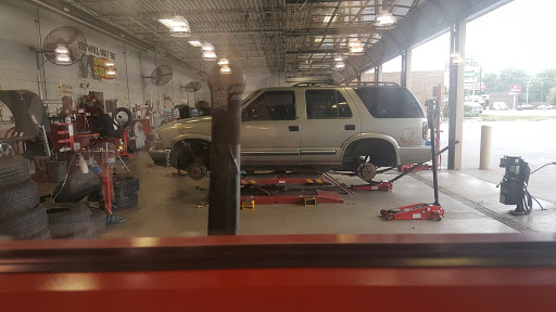 Tire Shop «Discount Tire», reviews and photos, 5505 South La Grange Road, Countryside, IL 60525, USA