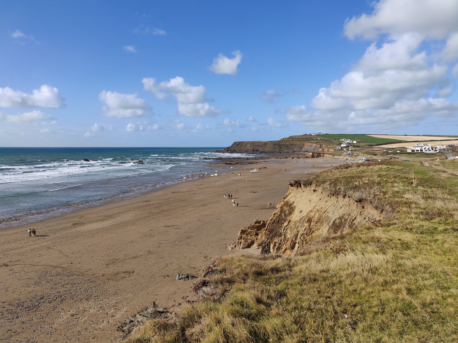 Foto de Widemouth beach con arena beige superficie