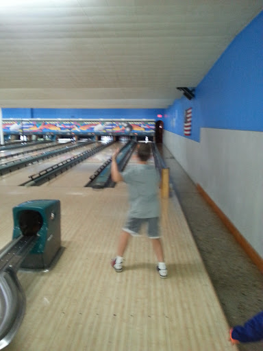 Bowling Alley «Bowling Center», reviews and photos, 1231 S Scott St, Bluffton, IN 46714, USA
